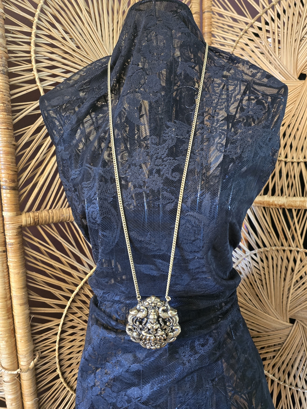 🦚 Antique Goddess Pendant Necklace - Women's Statement Jewelry - Picture 7 of 9